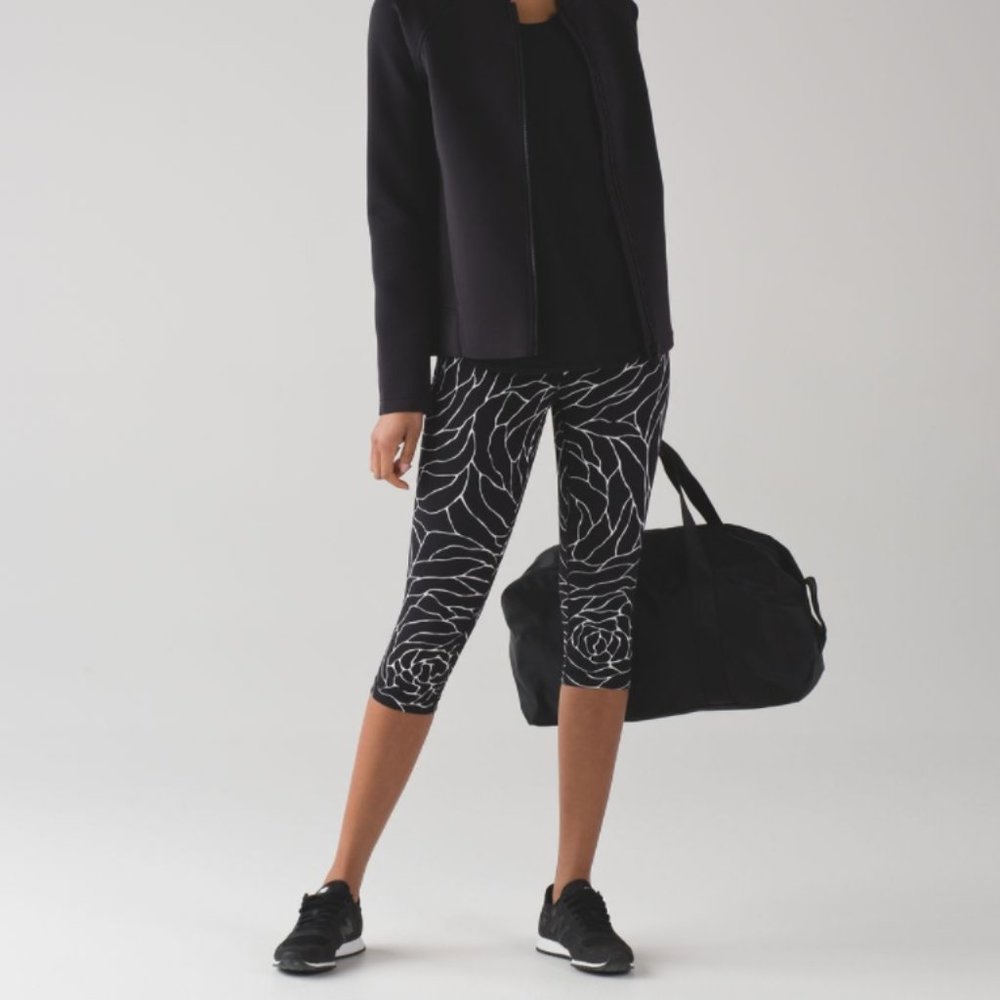 Lululemon Size 10 Wunder Under Capri Rose Print Leggings Black White Luxtreme